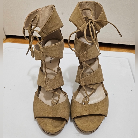 NEW LOOK BEIGE/TAN HEELS - Picture 2 of 4